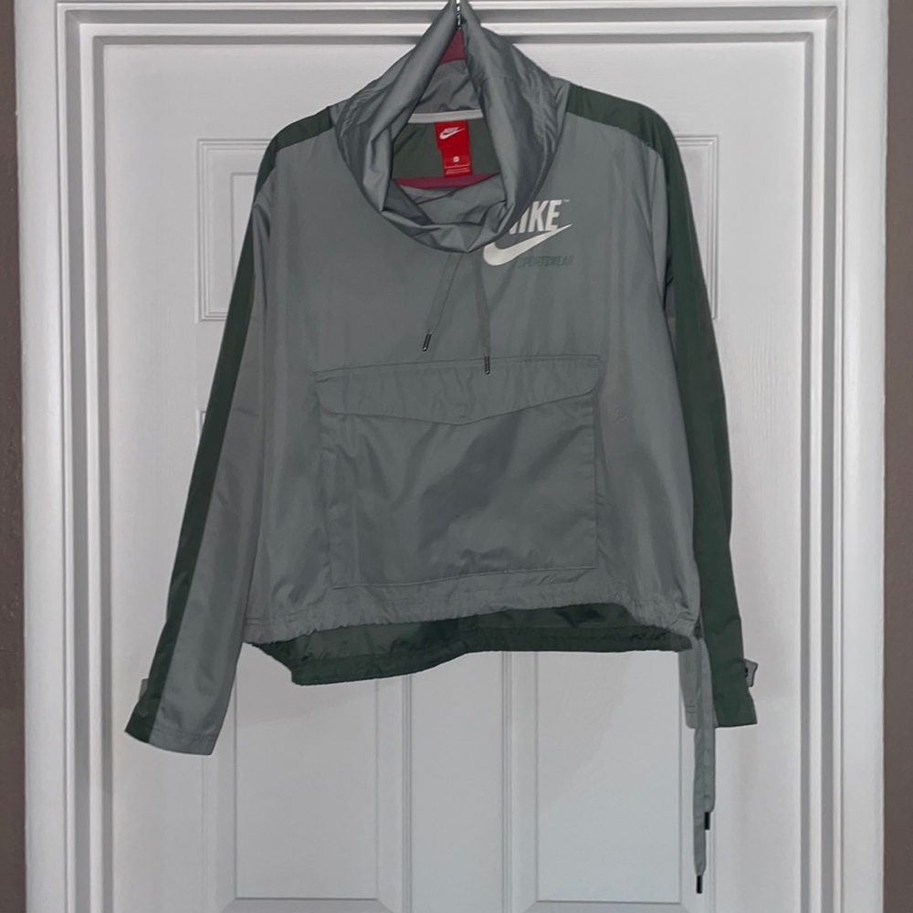 Nike Large Aqua color wind breaker